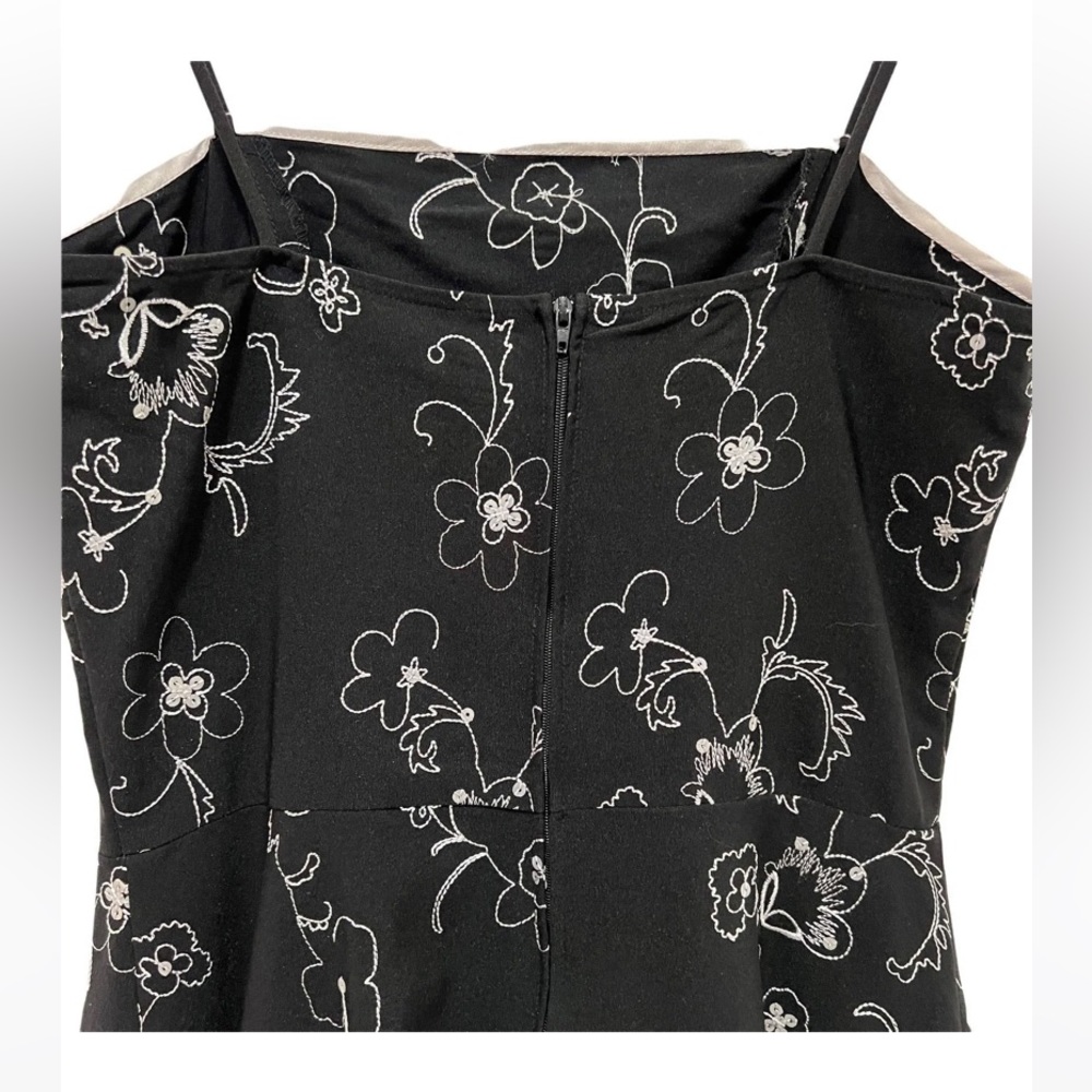 STEPPIN OUT FLORAL VINTAGE DRESS - Picture 4 of 15